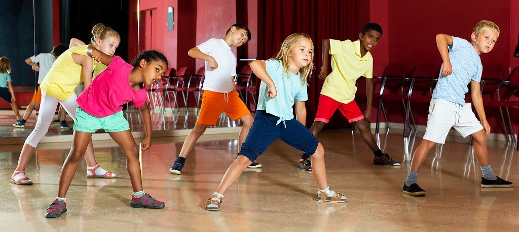 キッズダンスクラス (小学生対象)
